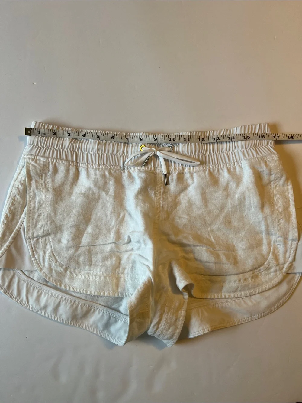Athleta Women’s 100% Linen 4 inch shorts Beige Size 8 Sporty Lightweight Lounge - Picture 6 of 10
